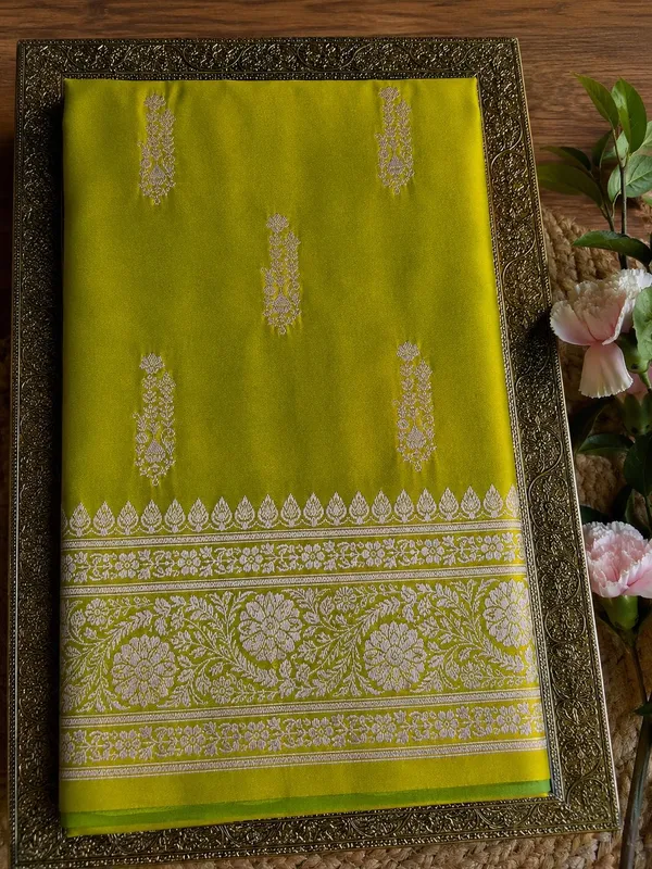 Green_Silk_Zari_Woven_Border_Banarasi_Saree_For_Women