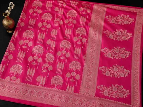 Pink_Silk_Woven_Floral_Motif_Banarasi_Saree_For_Women