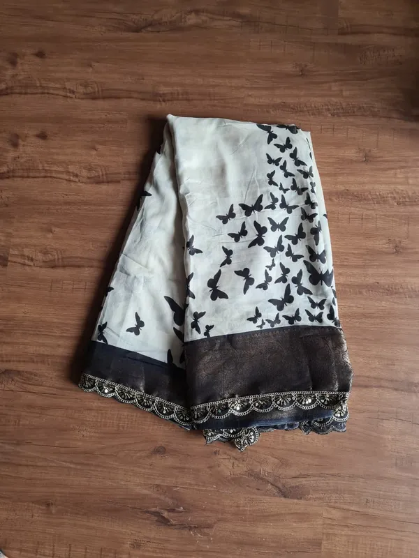Black_And_White_Butterfly_Print_Zari_Border_Saree_With_Blouse