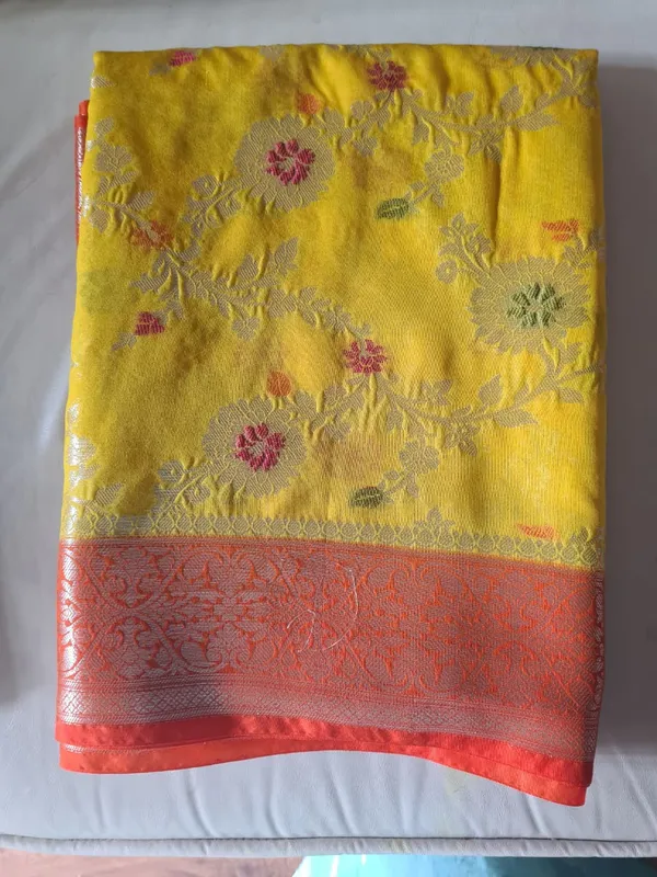 Yellow_Silk_Floral_Zari_Border_Banarasi_Saree_For_Women