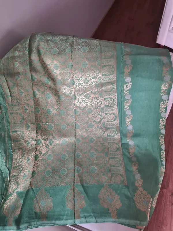 Green_Silk_Zari_Woven_Banarasi_Saree_With_Blouse_Piece