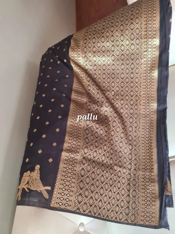 Black_Silk_Zari_Woven_Banarasi_Saree_With_Blouse_For_Women