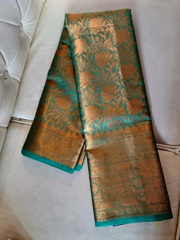 Green_Silk_Zari_Woven_Kanjivaram_Saree_For_Women