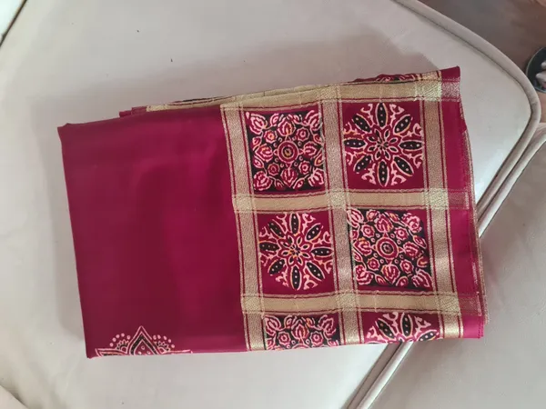Maroon_Silk_Gold_Border_Ajrak_Print_Saree_For_Women