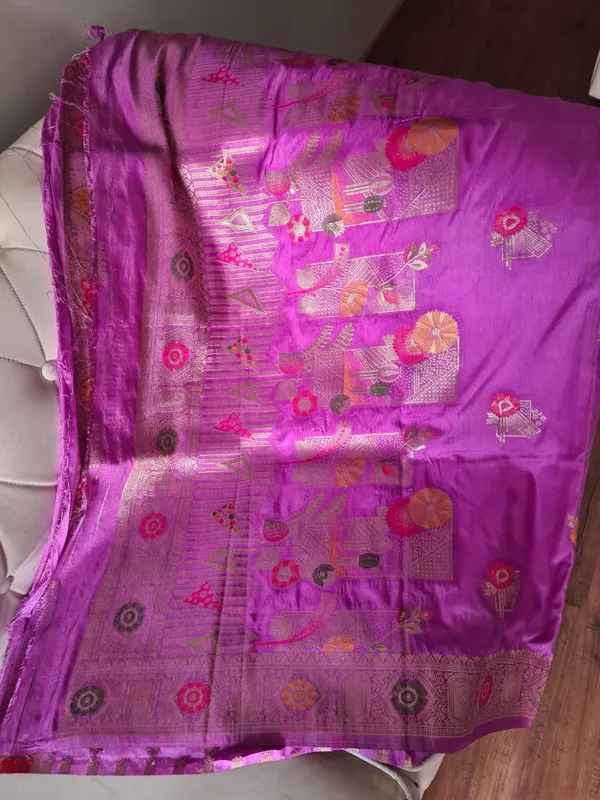 Purple_Raw_Silk_Woven_Floral_Zari_Pallu_Saree_For_Women