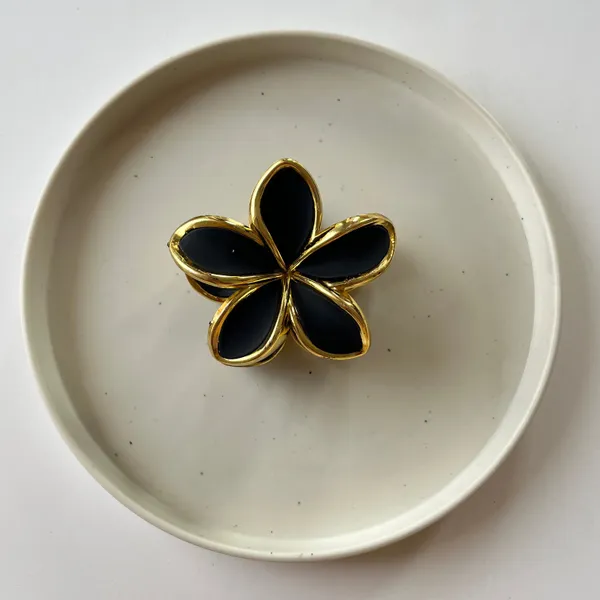 Golden_Outline_Large_Matte_Midnight_Black_Large_Medium_Single