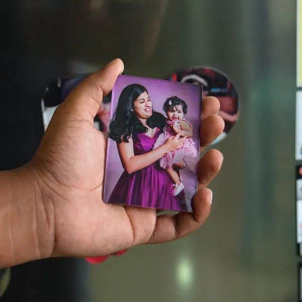 Acrylic__Family_Photo_Display_Fridge_Magnet