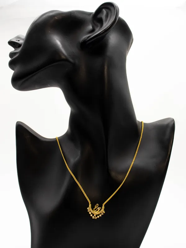 Gold_Tone_Pendant_With_18_In_Chain_For_Women