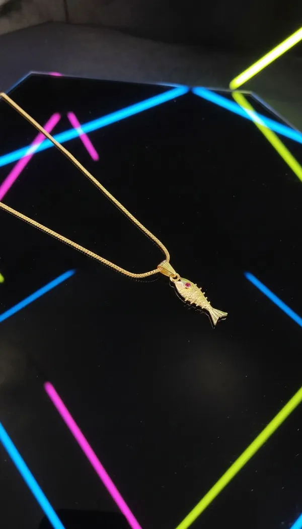 Gold_Stainless_Steel_Fish_Pendant_Necklace