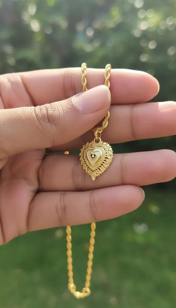 Gold_Stainless_Steel_Heart_Pendant_Necklace