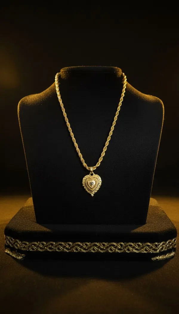 Gold_Stainless_Steel_Heart_Pendant_Necklace
