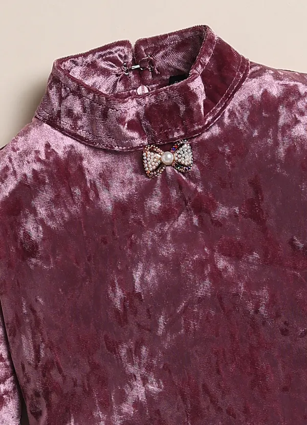Maroon_Velvet_Sequin_Kurta_With_Pants_And_Sling_Bag_For_Girls