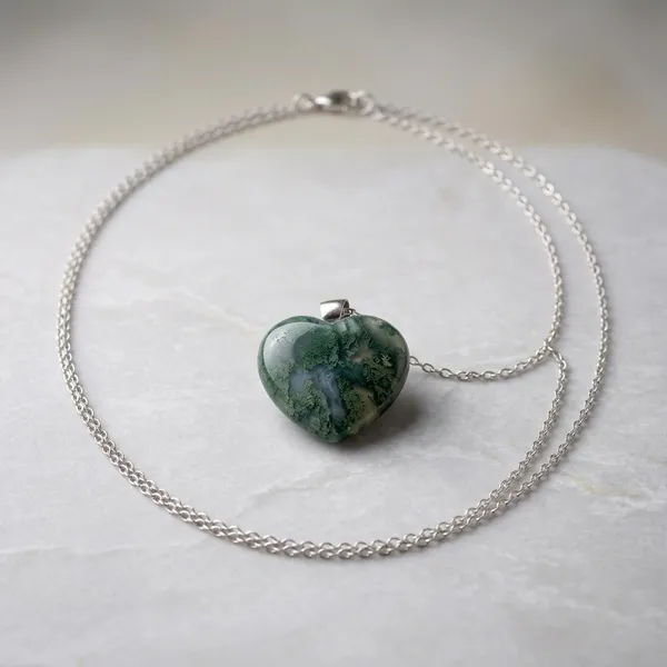 Green_Moss_Agate_Heart_Shaped_Gemstone_Pendant_For_Men