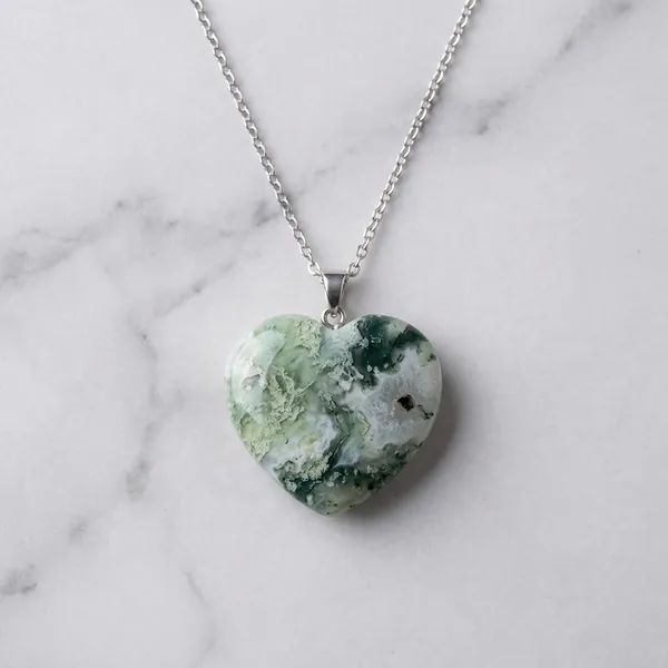 White_Green_Moss_Agate_Heart_Shaped_Gemstone_Pendant_For_Men