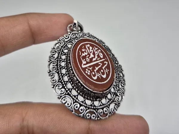 Maroon_Agate_Stone_Panjtan_Calligraphy_Engraved_Pendant_For_Men