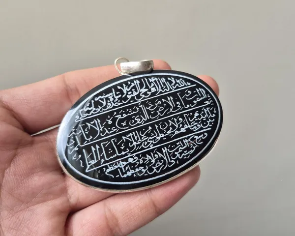 Black_Agate_Stone_Ayatul_Kursi_Engraved_Pendant_For_Men