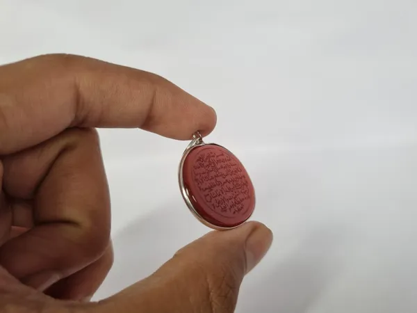 Maroon_Agate_Stone_Ayatul_Kursi_Engraved_Islamic_Pendant_For_Men