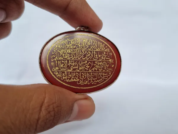 Maroon_Agate_Stone_Ayatul_Kursi_Engraved_Pendant_For_Men