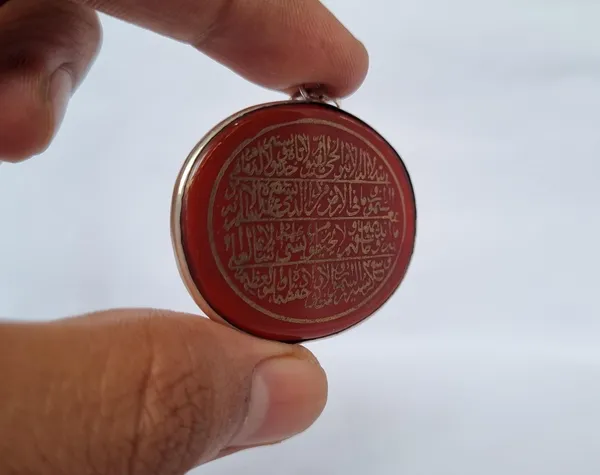 Maroon_Agate_Stone_Ayatul_Kursi_Engraved_Pendant_For_Men