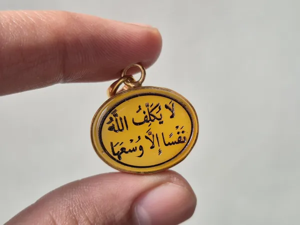 Yellow_Agate_Gold_Plated_Islamic_Calligraphy_Pendant_For_Men