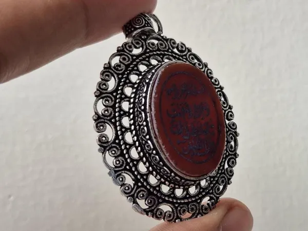 Maroon_Agate_Ayat_E_Karima_Calligraphy_Pendant_For_Men
