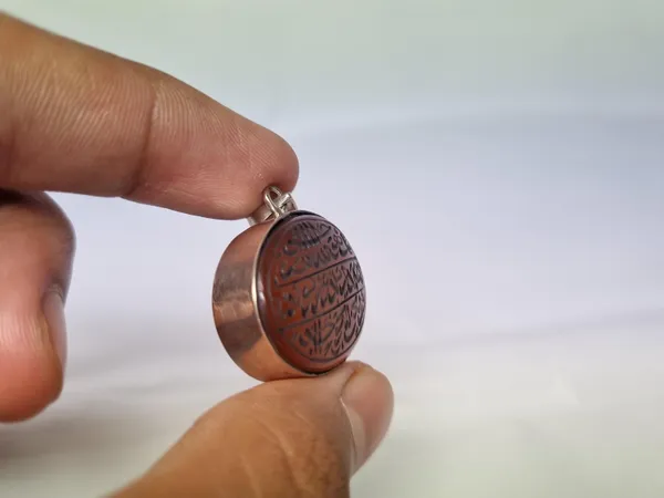 Maroon_Agate_Silver_Surah_Ikhlas_Engraved_Pendant_For_Men