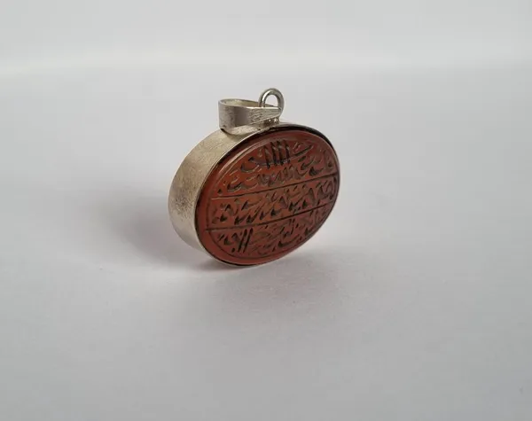Maroon_Agate_Silver_Surah_Ikhlas_Engraved_Pendant_For_Men