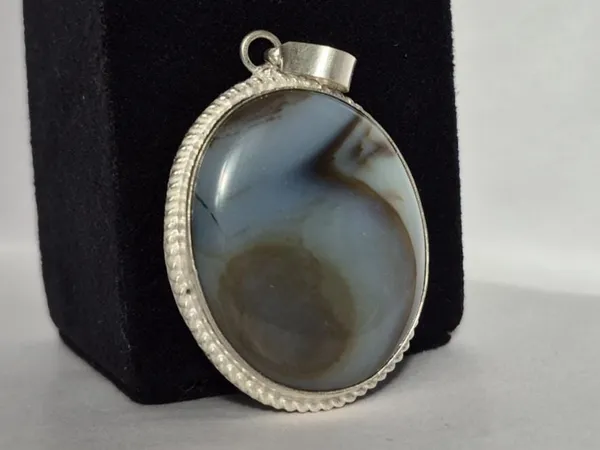 Grey_Blue_Lace_Agate_Handcrafted_Pendant_For_Men