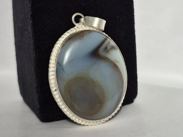 Grey_Blue_Lace_Agate_Handcrafted_Pendant_For_Men