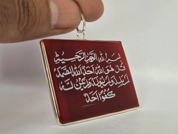 Red_Agate_Surah_Ikhlas_Engraved_Pendant_For_Men