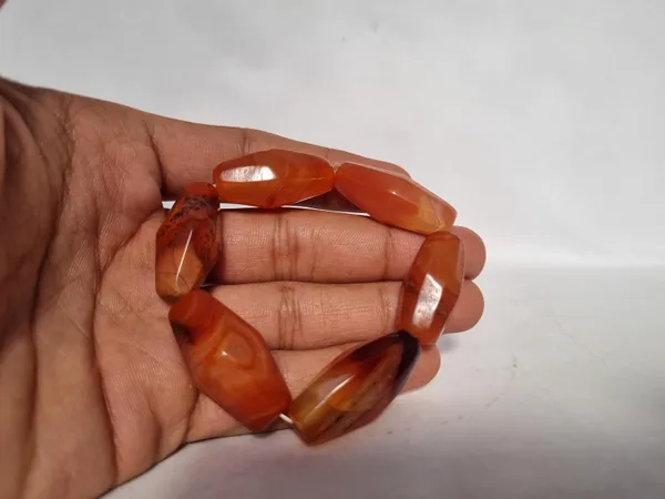 Maroon_Carnelian_Agate_Beaded_Stone_Bracelet_For_Unisex