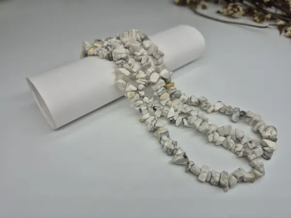 White_Howlite_Crystal_Chip_Beads_Necklace_Strand