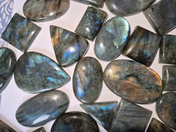 Grey_Labradorite_Polished_Oval_Cabochons_For_Jewellery_Making