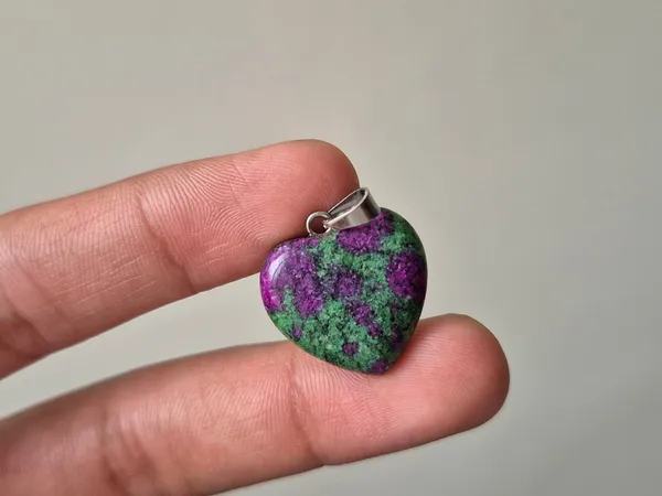 Purple_And_Green_Ruby_Zoisite_Heart_Shaped_Gemstone_Pendant