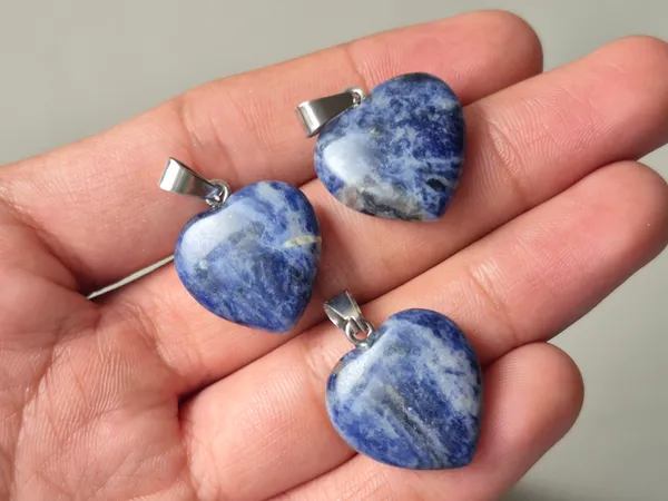 Purple_Sodalite_Heart_Shaped_Gemstone_Pendant_For_Men