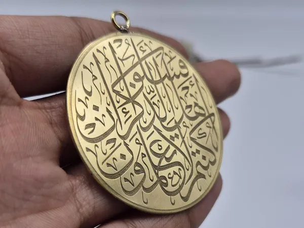 Gold_Brass_Arabic_Calligraphy_Islamic_Pendant_For_Men