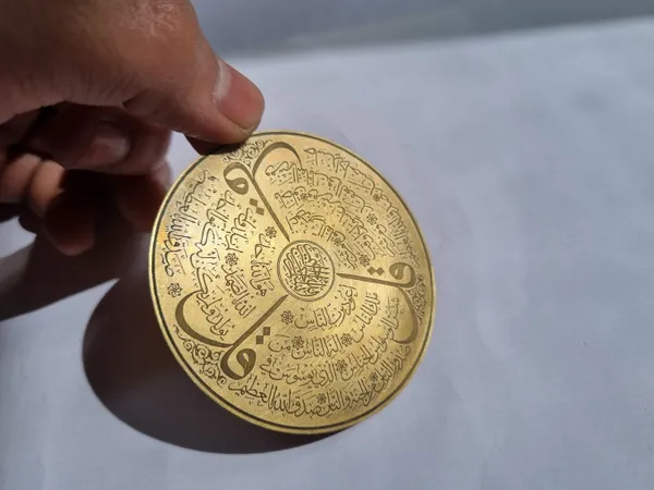 Gold_Brass_Three_Quls_Arabic_Calligraphy_Pendant_For_Men