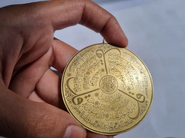 Gold_Brass_Three_Quls_Arabic_Calligraphy_Pendant_For_Men