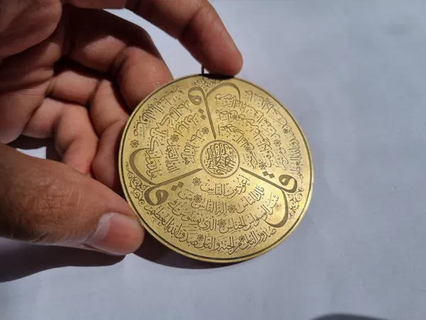 Gold_Brass_Three_Quls_Arabic_Calligraphy_Pendant_For_Men