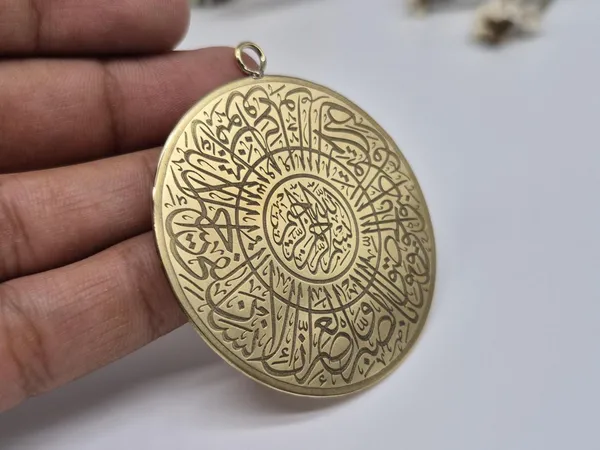 Gold_Brass_Surah_Al-Asr_Arabic_Calligraphy_Pendant_For_Men