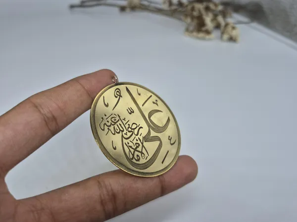 Gold_Brass_Round_Imam_Ali_Calligraphy_Pendant_For_Men