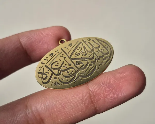 Gold_Brass_Arabic_Calligraphy_Engraved_Islamic_Pendant_For_Men