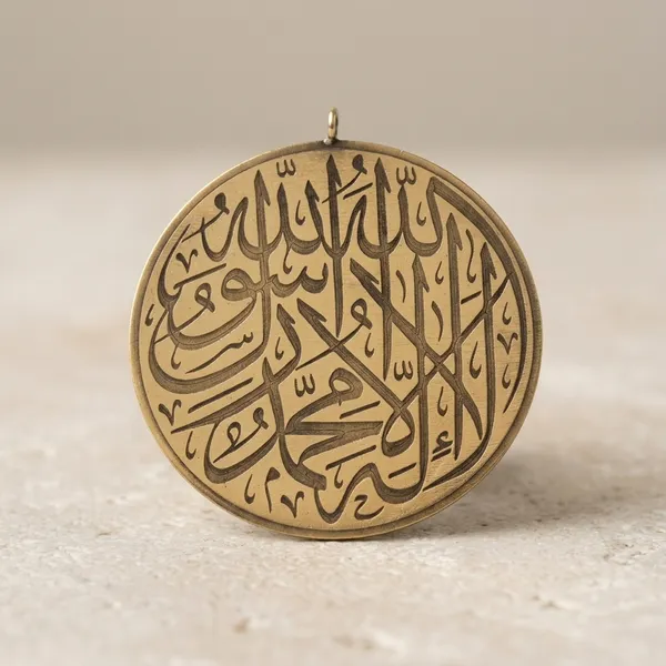 Gold_Brass_Shahada_Arabic_Calligraphy_Engraved_Pendant_For_Men