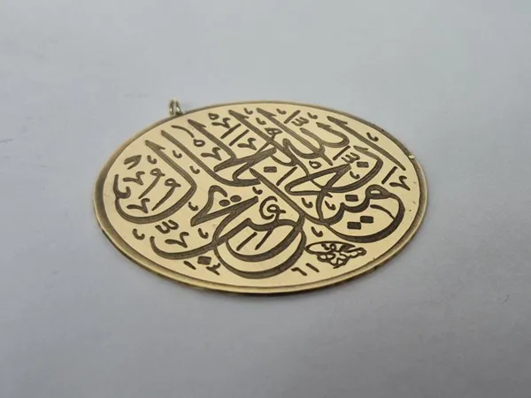 Gold_Brass_Arabic_Calligraphy_Engraved_Pendant_For_Men