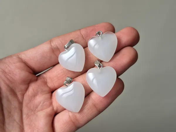 White_Sodalite_Heart_Shaped_Gemstone_Pendant_For_Men