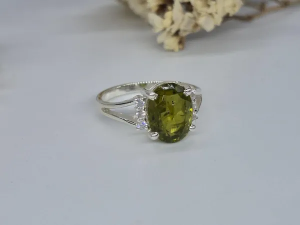 Green_Peridot_Sterling_Silver_Oval_Gemstone_Ring_For_Men