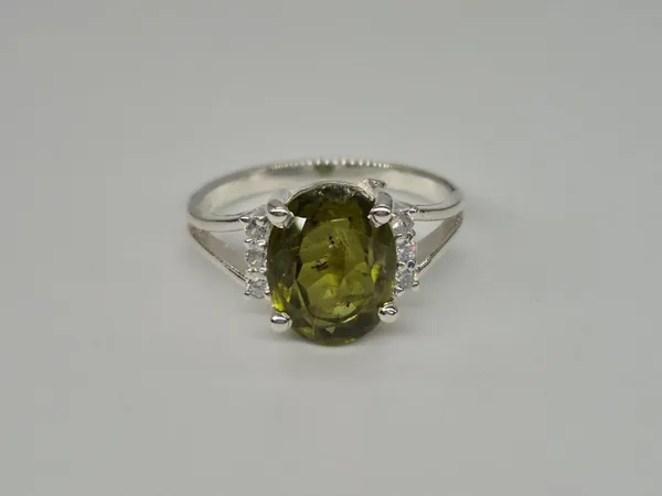 Green_Peridot_Sterling_Silver_Oval_Gemstone_Ring_For_Men