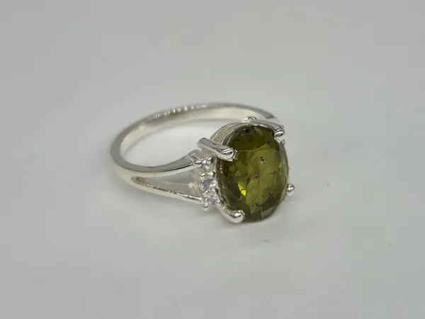 Green_Peridot_Sterling_Silver_Oval_Gemstone_Ring_For_Men
