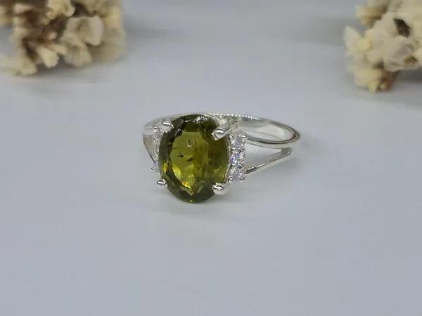 Green_Peridot_Sterling_Silver_Oval_Gemstone_Ring_For_Men