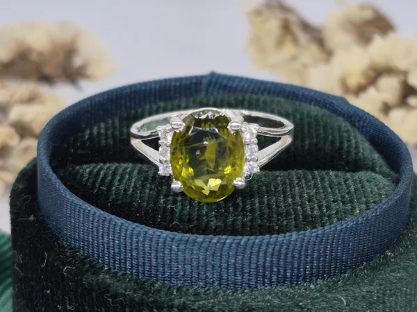Green_Peridot_Sterling_Silver_Oval_Gemstone_Ring_For_Men